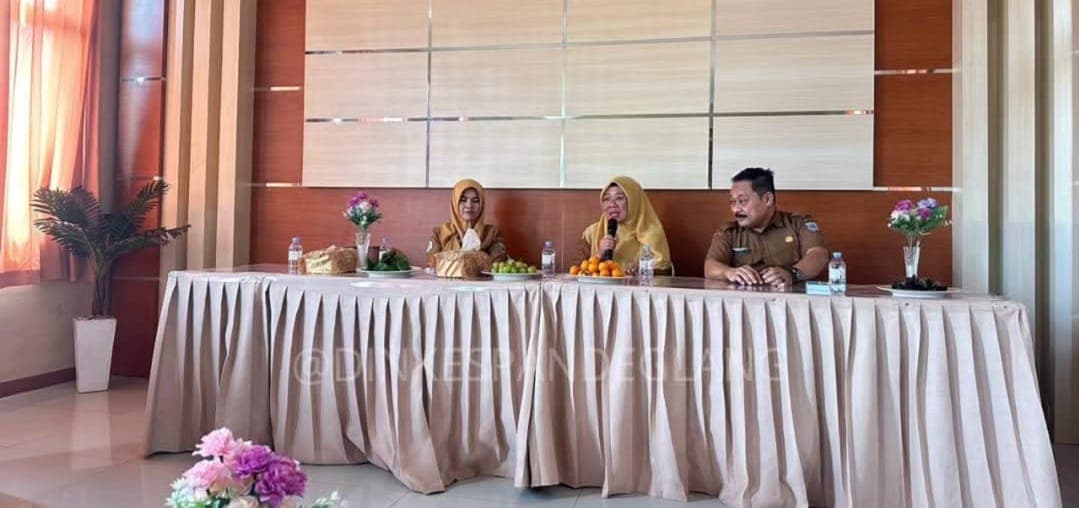 DENGAR ADUAN WARGA KADINKES PANDEGLANG TURUN TANGAN BINA PEGAWAI PUSKESMAS BOJONG