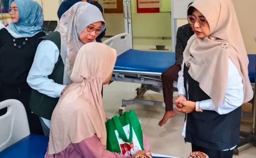 KADINKES MENDAMPINGI BUPATI DAN WAKIL BUPATI PANDEGLANG MONITORING POSKO KESEHATAN LIBUR LEBARAN