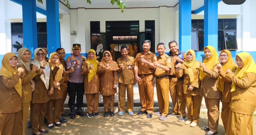 BUPATI PANDEGLANG DAN KADINKES TINJAU PEMBAGIAN MBG DI LABUAN