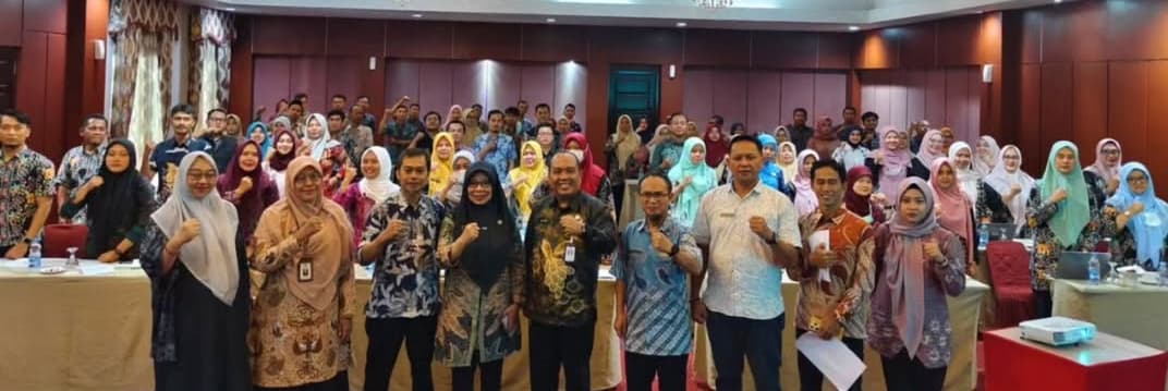 SINKRONISASI LAPORAN OBAT DENGAN LAPORAN DENGNA PERSEDIAAN TAHUN 2025