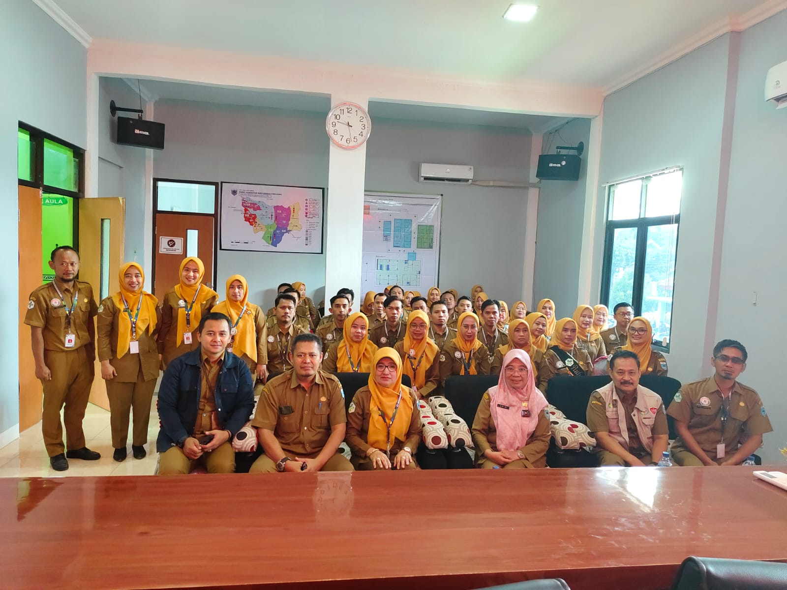 KADINKES KAB. PANDEGLANG MENGIKUTI OPENING MEETING RE-AKREDITASI PUSKESMAS CIBALIUNG