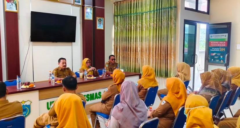 PEMBINAAN PEGAWAI DI UPT PUSKESMAS SUMUR DAN UPT PUSKESMAS CIMANGGU PEMBINAAN PEGAWAI DI UPT PUSKESMAS SUMUR DAN UPT PUSKESMAS CIMANGGU